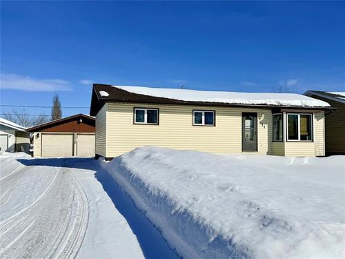 311 11th Ave S, Swan River, MB, R0L1Z0 | Card Image