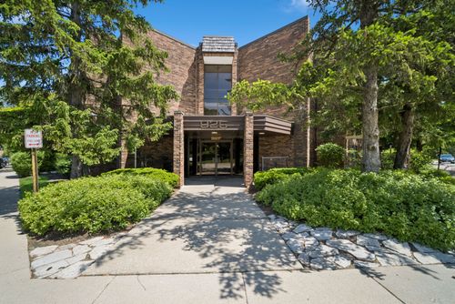 apt-211-925 Spring Hill Dr, Northbrook, IL, 60062-3375 | Card Image