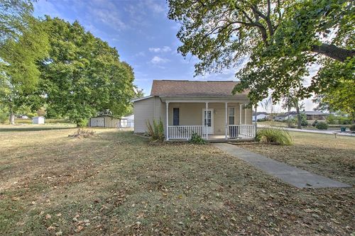 204 N East B St, La Place, IL, 61936-1008 | Card Image