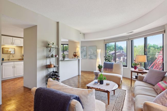A convenient breakfast bar joins the kitchen and living room and provides additional seating. | Image 5
