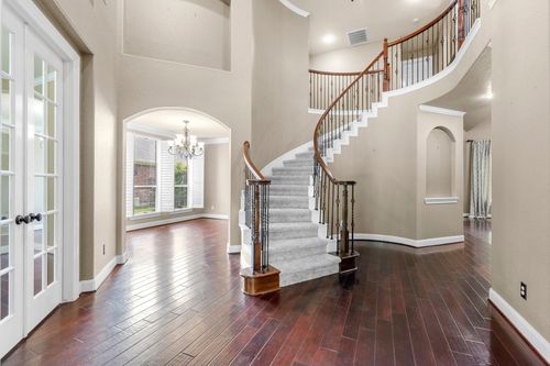 95 W Hullwood Cir, The Woodlands, TX, 77389-5333 | Card Image