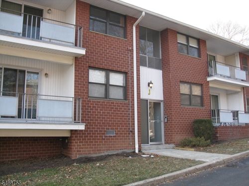 j5-1300 Rock Ave, North Plainfield, NJ, 07060-3530 | Card Image
