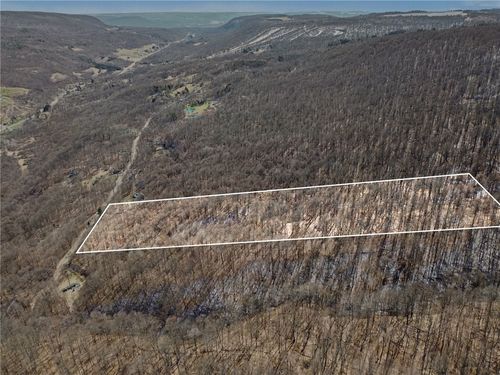 7420 Feather St, Naples, NY, 14512-9106 | Card Image