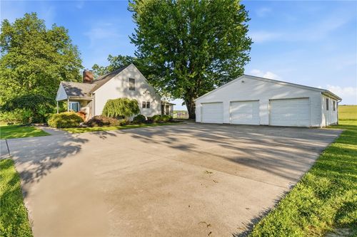 306 Drake Rd, Mercer, PA, 16137-3604 | Card Image