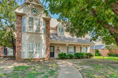2311 Fall River Dr, Arlington, TX, 76006-5705 | Card Image