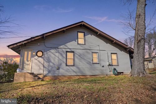 4400 Newportville Rd, Levittown, PA, 19056-3253 | Card Image