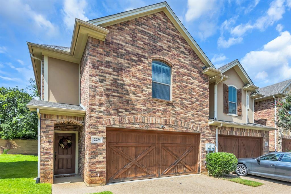 Corinna Ct, Hurst, TX 76053