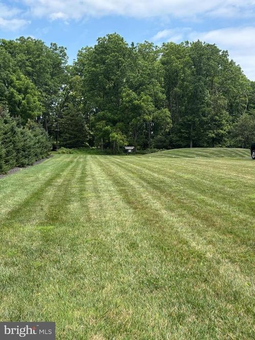 9835 Hilltop Dr, Bangor, PA, 18013-4249 | Card Image