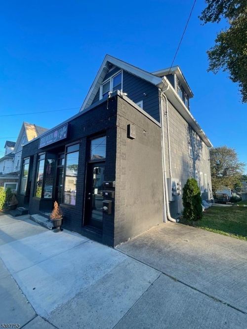2-258 Montgomery St, Bloomfield, NJ, 07003-4945 | Card Image