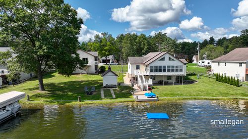 8884 W Suwanee Trl, Howard City, MI, 49329-9387 | Card Image
