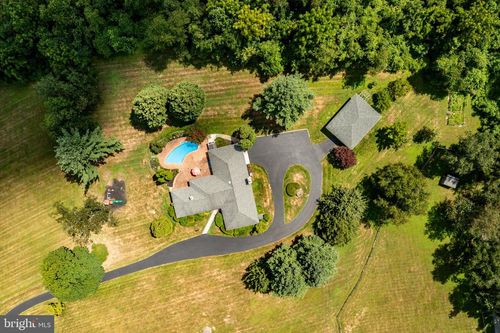 954 Saint Matthews Rd, CHESTER SPRINGS, PA, 19425-3304 | Card Image