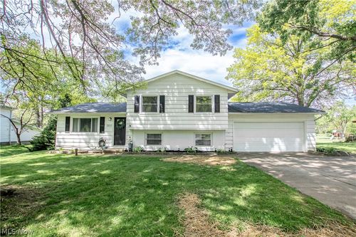 3811 Sunnyfield Dr, Copley, OH, 44321-1940 | Card Image
