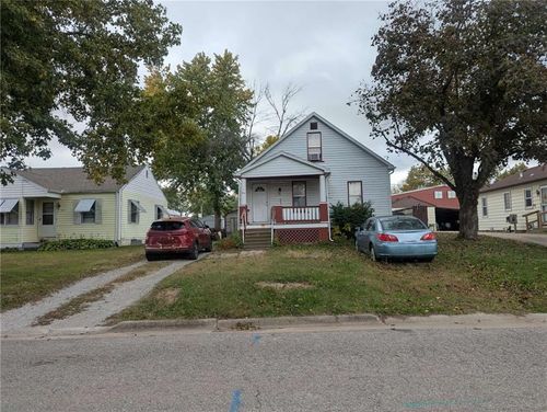 809 W 25th Ter, Higginsville, MO, 64037-1604 | Card Image