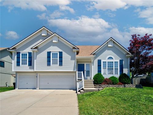 909 Wildwood Dr, Pleasant Hill, MO, 64080-6554 | Card Image