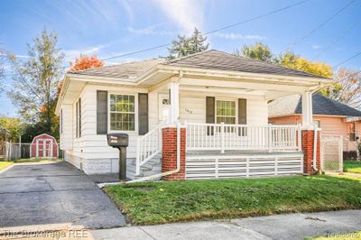 1417 Pettibone Avenue, Home with 2 bedrooms, 1 bathrooms and null parking in Flint MI | Image 1