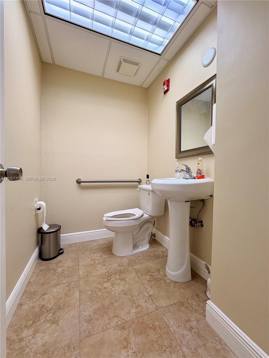 Commercial Lease in Hialeah 5