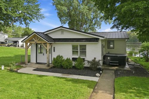 8978 E Backwater Rd, North Webster, IN, 46555-9527 | Card Image