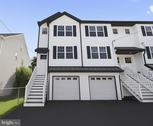 530 Grove St, BRIDGEPORT, PA, 19405-1426 | Card Image