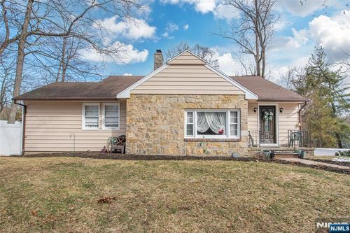 153 Algonquin Trl, Wayne, NJ, 07470-5018 | Card Image