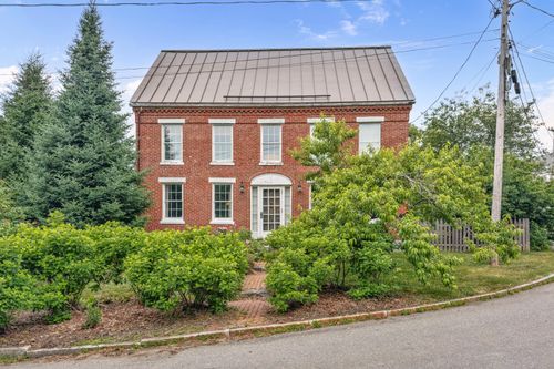 28 Pleasant Street, Waldoboro, ME, 04572 | Card Image
