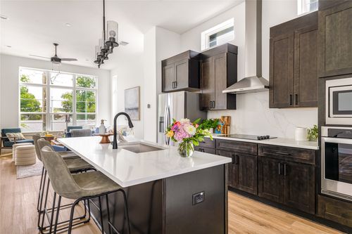 apt-302-13325 Bee St, Farmers Branch, TX, 75234-6129 | Card Image