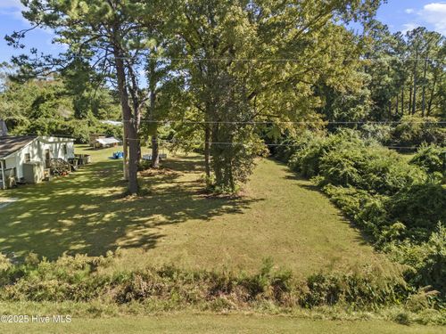 105 Kings Pkwy, Hubert, NC, 28539-3851 | Card Image