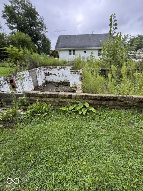 102 E Harrison St, Saint Paul, IN, 47272-9427 | Card Image