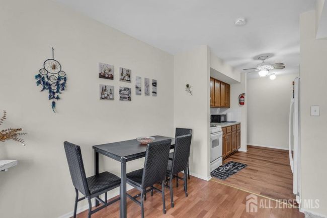 72C - 72 Golden Sq, Townhouse with 2 bedrooms, 2 bathrooms and null parking in Woodbridge NJ | Image 5
