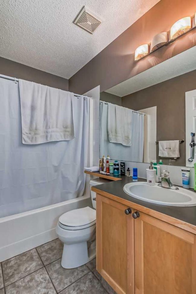109 Hidden Creek Rise Nw, Home with 3 bedrooms, 2 bathrooms and 2 parking in Calgary AB | Image 23