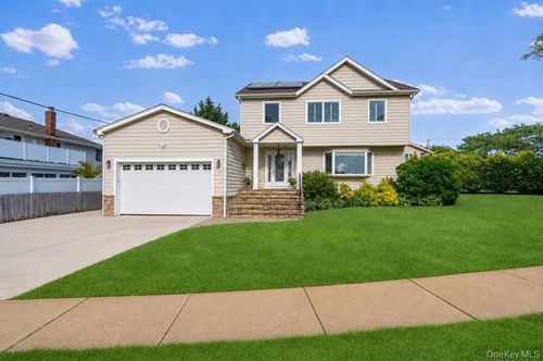 34 Admiral Road, Oyster Bay, NY, 11758 | Card Image