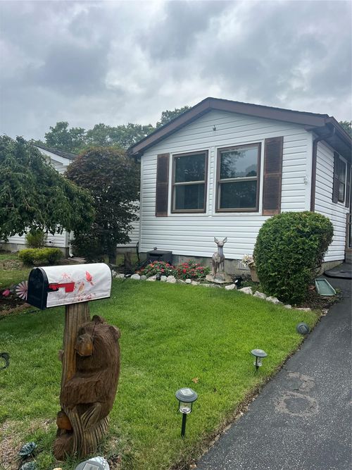 93 Village Cir W, Manorville, NY, 11949-9699 | Card Image