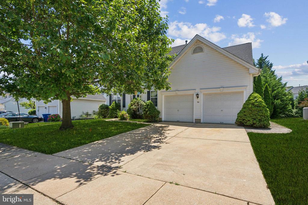 Whitford Dr, Burlington, NJ 08016