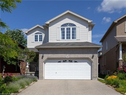 212 Sleaford St, Waterloo, ON, N2J4Z8 | Card Image