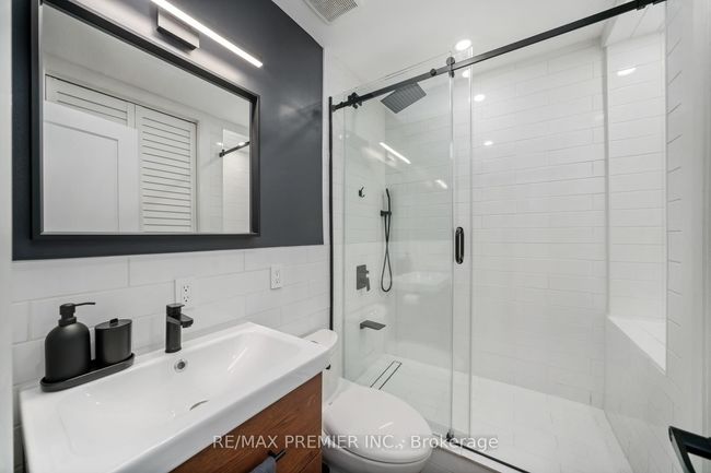 122 Robert Hicks Dr, House attached with 6 bedrooms, 5 bathrooms and 2 parking in North York ON | Image 19