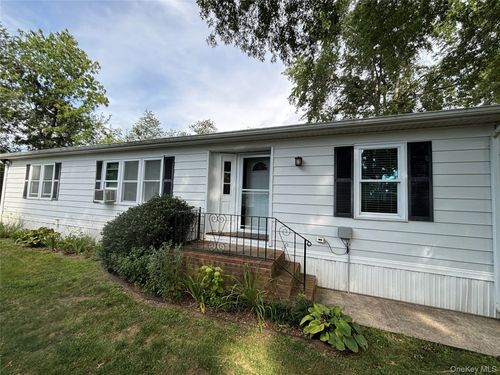 12b-witt-lane-103 West Ln, Riverhead, NY, 11901-1911 | Card Image