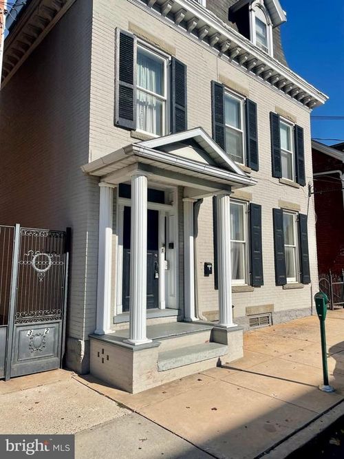 2-34 E Baltimore St, GREENCASTLE, PA, 17225-1200 | Card Image