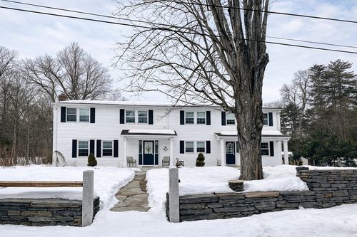 11 Dragon Cir, Easthampton, MA, 01027-1301 | Card Image