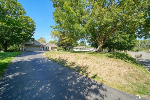 542 Tiffin St, Hudson, MI, 49247-1136 | Card Image