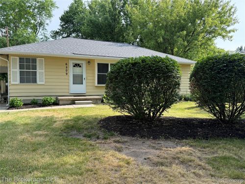 6509 Silver Lake Road, Fenton Charter Township, MI, 48451 | Card Image