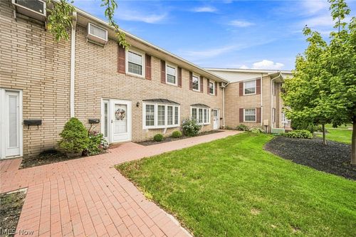6-9 Meadowlawn Dr, Mentor, OH, 44060-6228 | Card Image