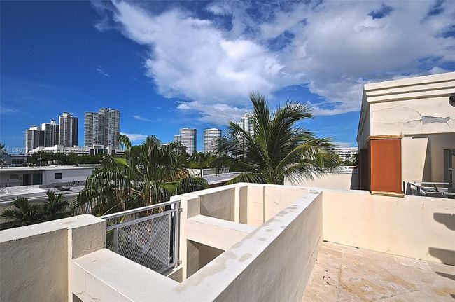 PH-2 - 1005 8th St, Condo with 2 bedrooms, 2 bathrooms and null parking in Miami Beach FL | Image 21