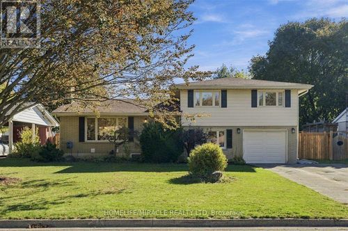 15 Meadow Rd, Brantford, ON, N3R3K9 | Card Image