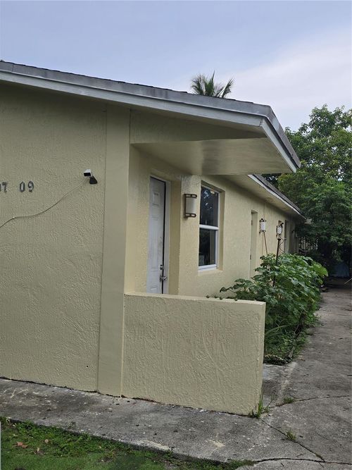 7807 Nw 3rd Ave, Miami, FL, 33150-2911 | Card Image