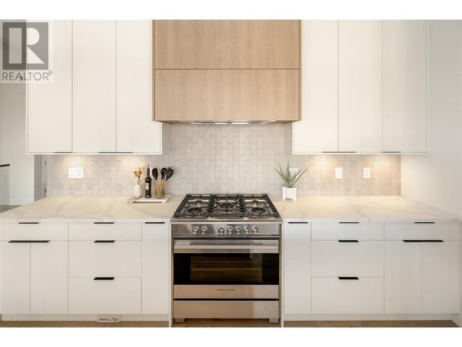 893 Loseth Dr, House other with 6 bedrooms, 4 bathrooms and 4 parking in Kelowna BC | Image 20