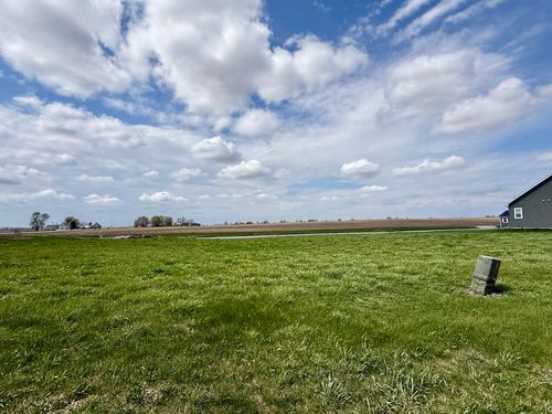 216 N Pointe Dr, Gifford, IL, 61847-9564 | Card Image