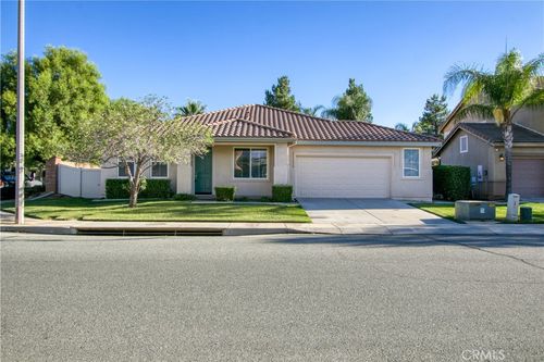 1673 Jade Moon Ln, Beaumont, CA, 92223-2042 | Card Image