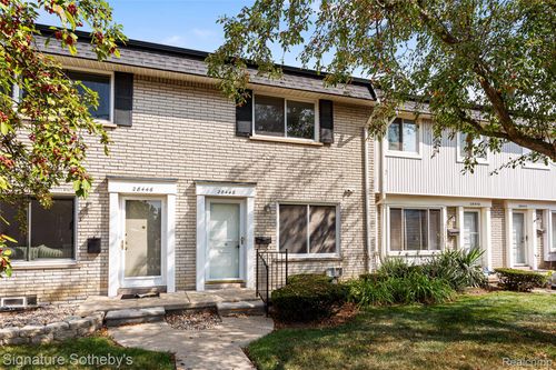 28448 Universal Dr, Warren, MI, 48092-2441 | Card Image