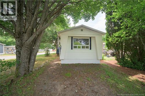 198 Moore St, Fredericton, NB, E3B8L8 | Card Image