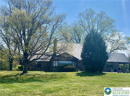 351 Palmer Rd, Bangor, PA, 18013-9281 | Card Image