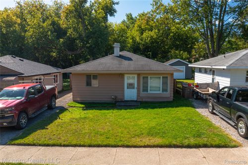 205 W Sheffield Ave, Pontiac, MI, 48340-1855 | Card Image